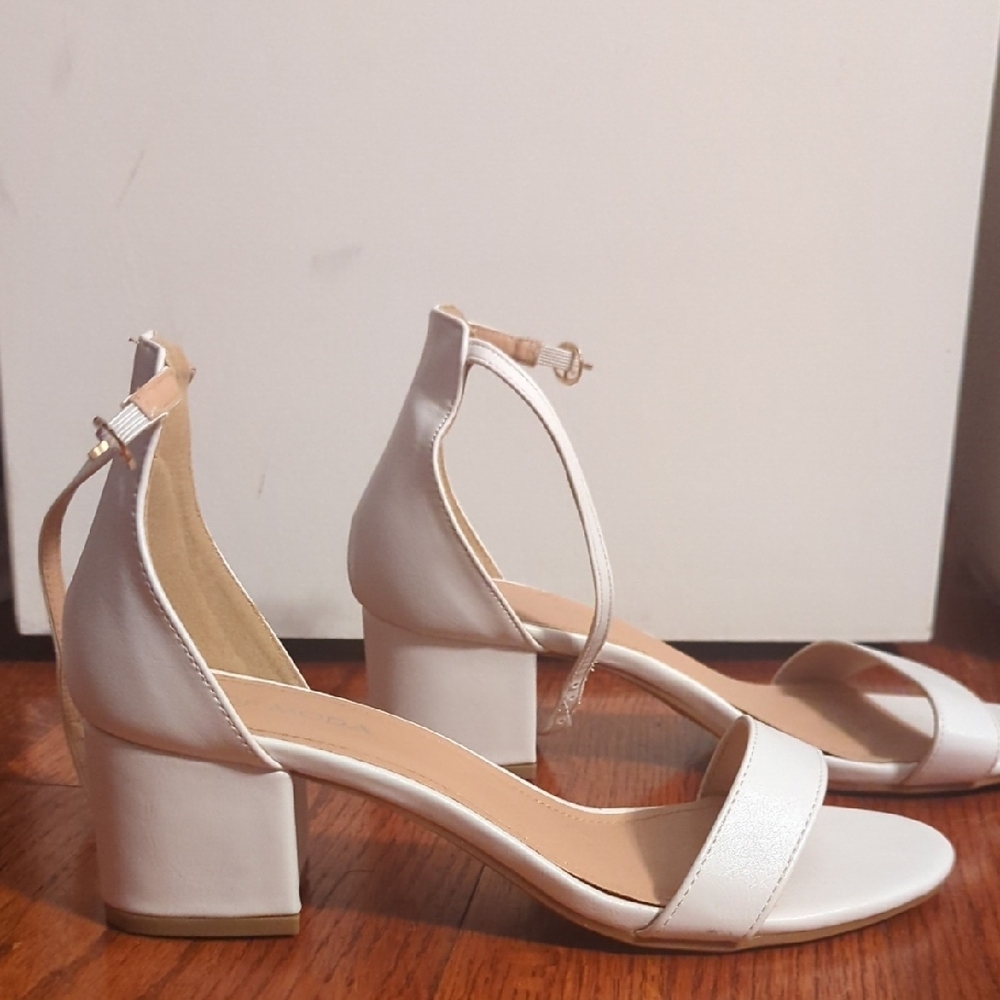 TOP Moda White Block Heel Sandals